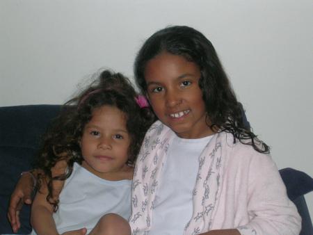 NOEMIE ET SA PETITE SOEUR LILI